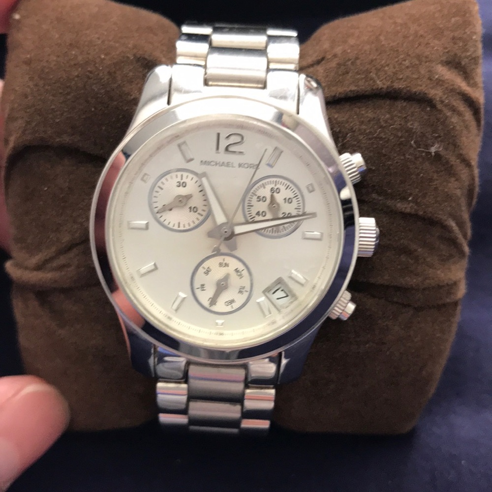 WORNED Michael Kors MK5428 Watch - Picture 2 of 3